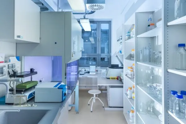Liquid-form compounds research laboratory setup