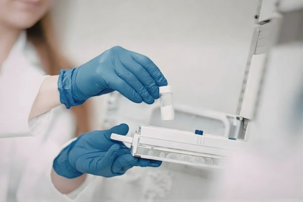 Researchers storing samples using NAD+ compounds